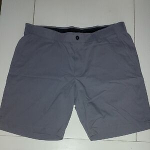 Under Armour Men's Charcoal Flat Front Shorts. NWT. 40 W 10 Inseam